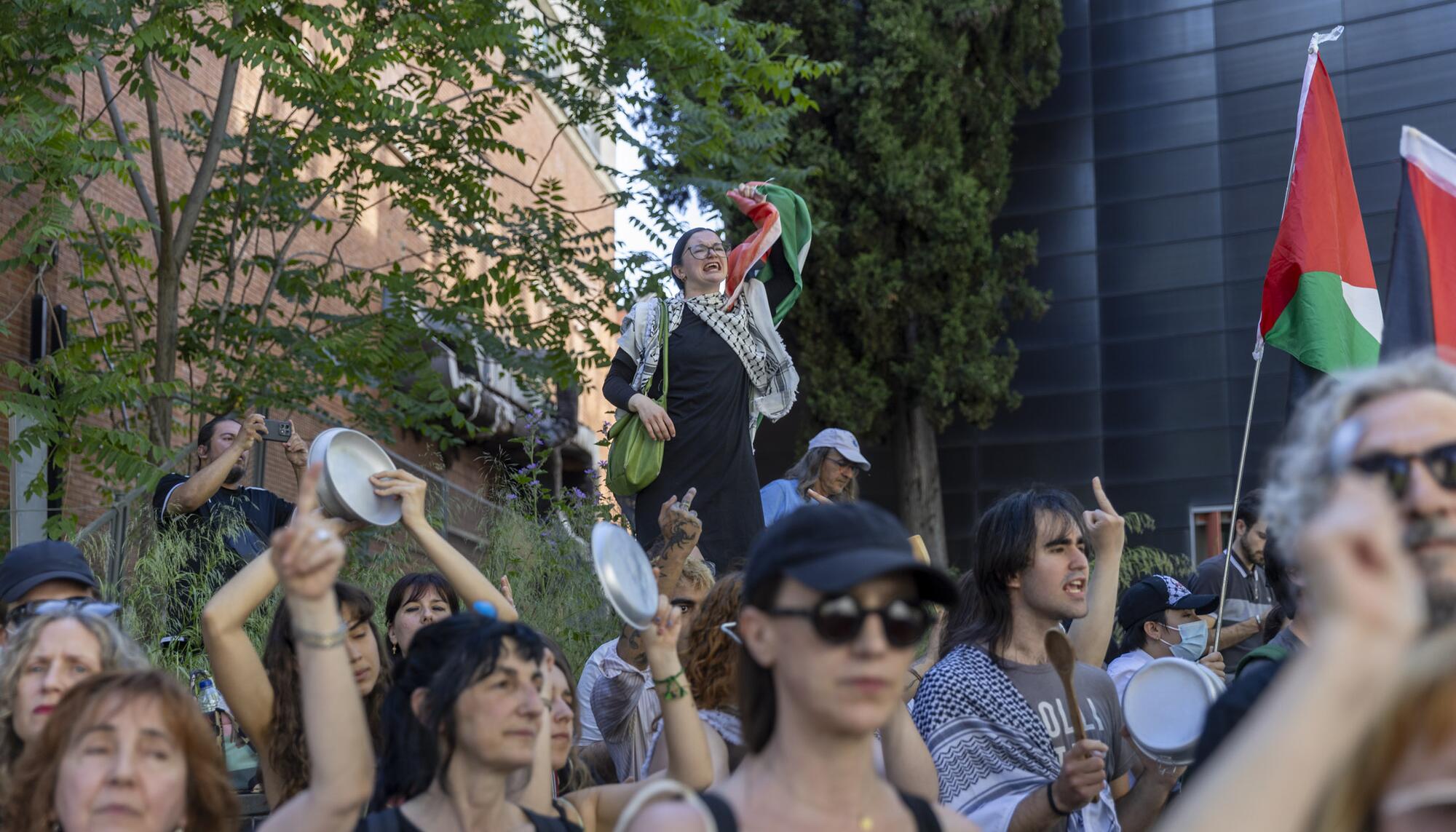 Cacerolada frente a la Embajada de  Israel - 1