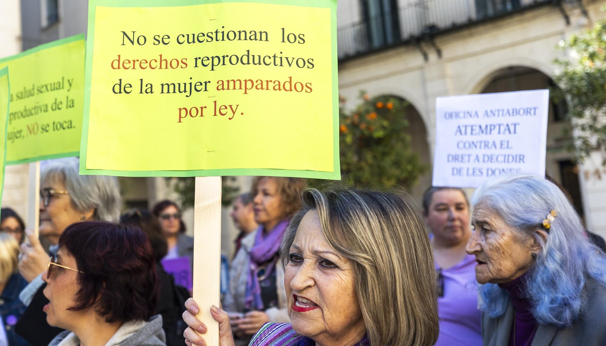 Movilización contra la oficina antiaborto de PP y Vox en Alicante - 7