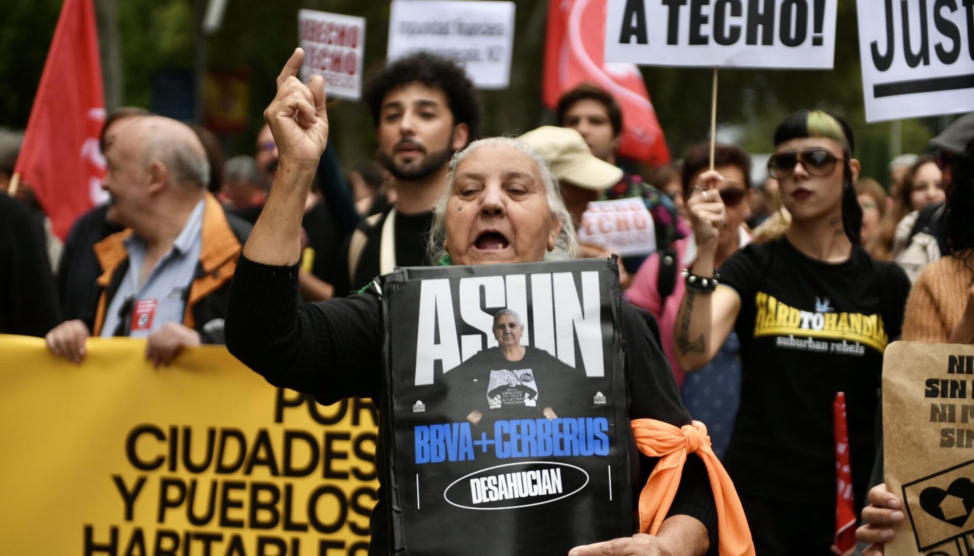 Decenas de miles de personas tomaron Madrid el 13 de octubre de 2024 para protestar por la falta de medidas para contener los precios del alquiler. - 4