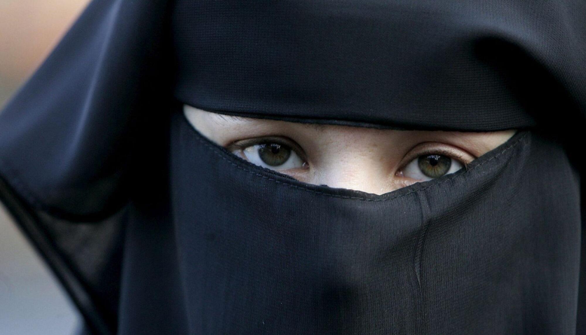 Mujer con niqab