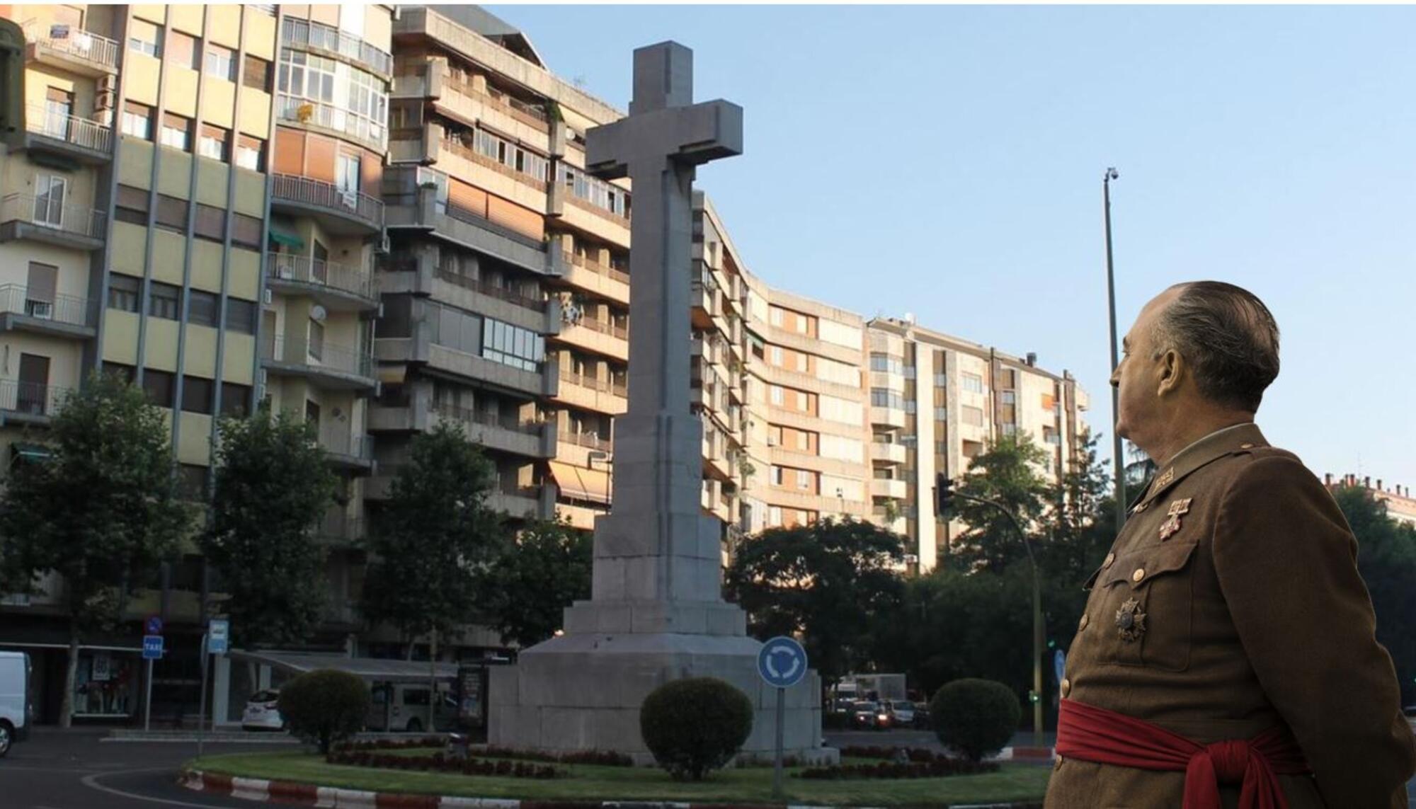 Cruz de los caídos de Cáceres con su promotor
