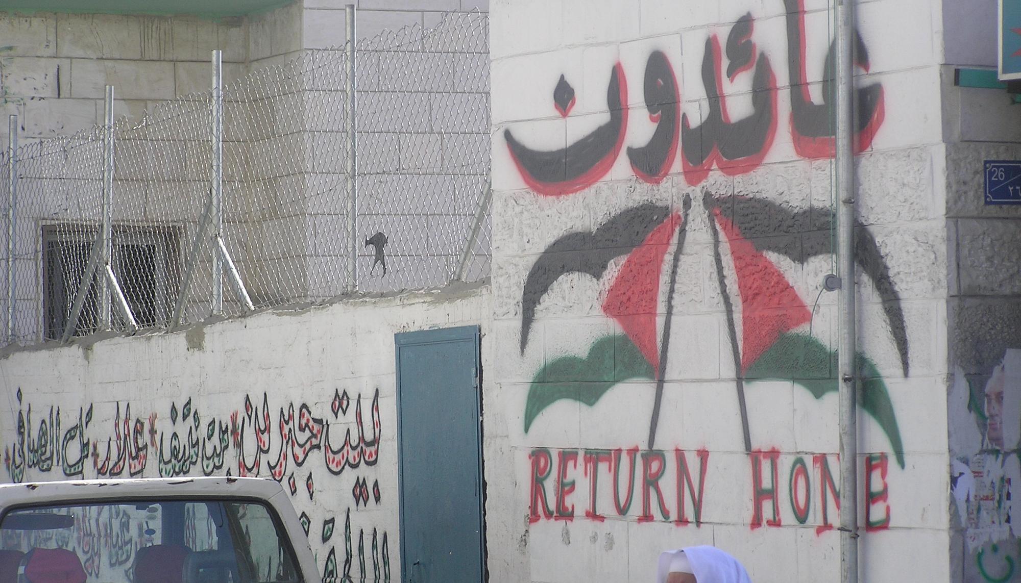 Esquina del Campo de refugiados Al Azza (Belén) con una pintada donde se lee "Volver a casa". Créditos: Badil