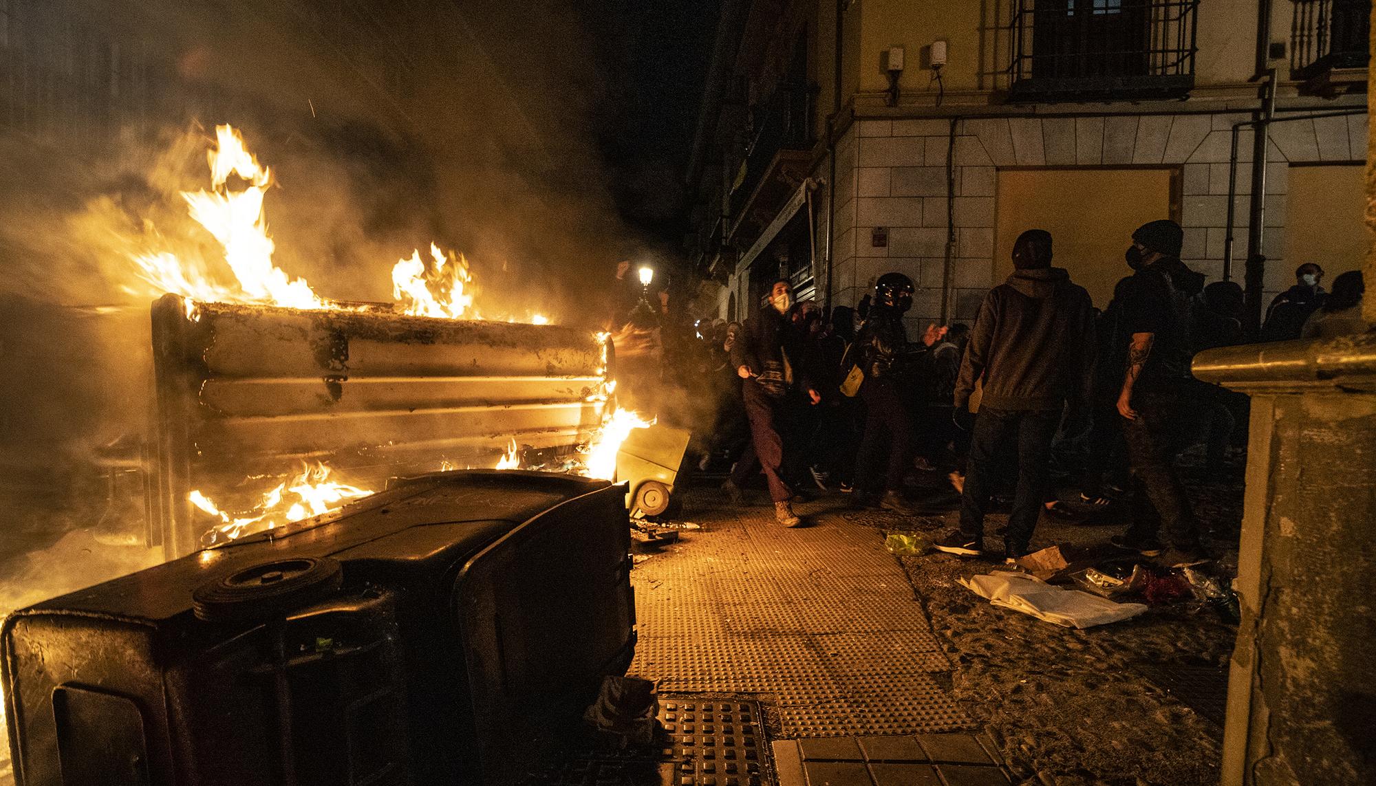 Barricadas en la manifestación de Granada por la encarcelamiento de Pablo Hasél - 7