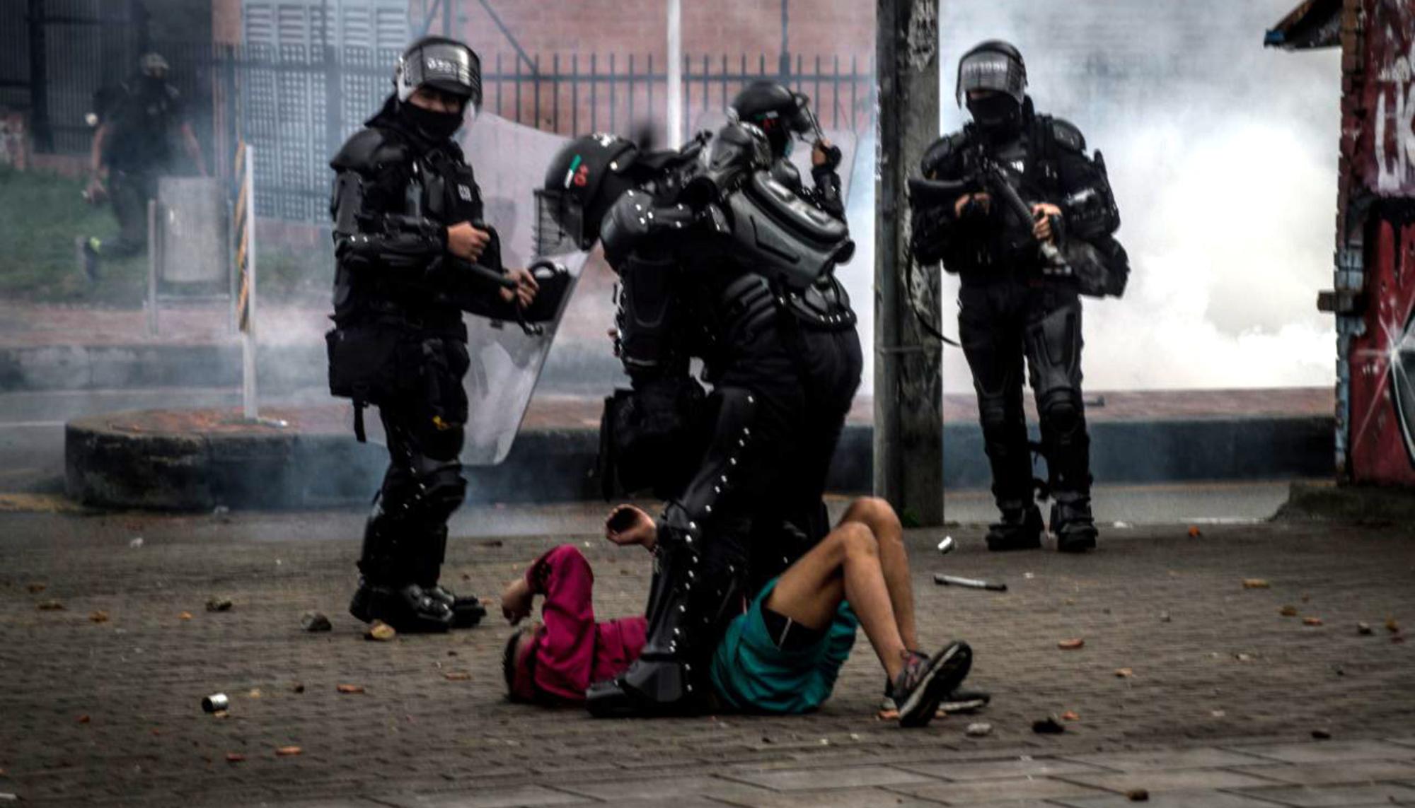 Cargas policiales durante el Paro Nacional en Bogotá.