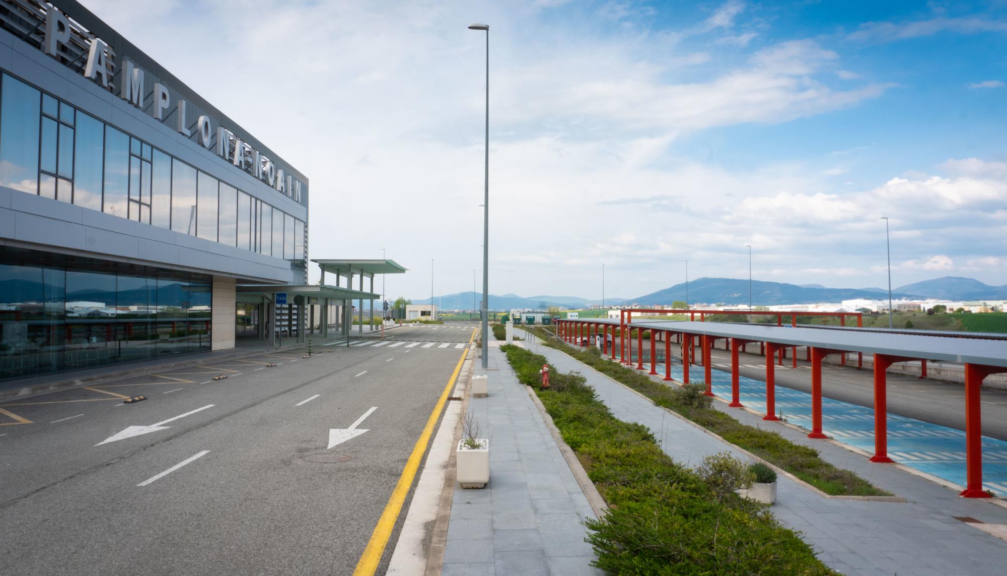 Aeropuerto de Noain vacío por el Coronavirus - 1