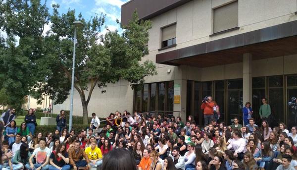 Concentración manifestación huelga estudiantes UEx Badajoz Extremadura