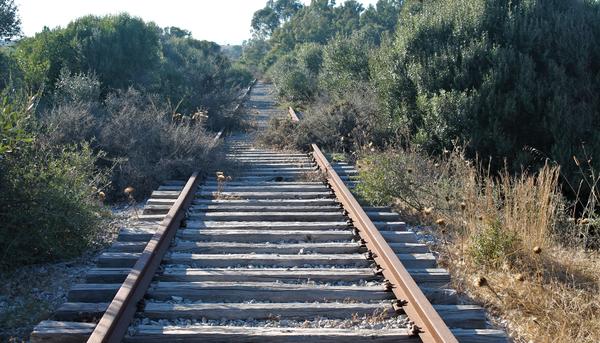 Tren La Línea vías abandonadas