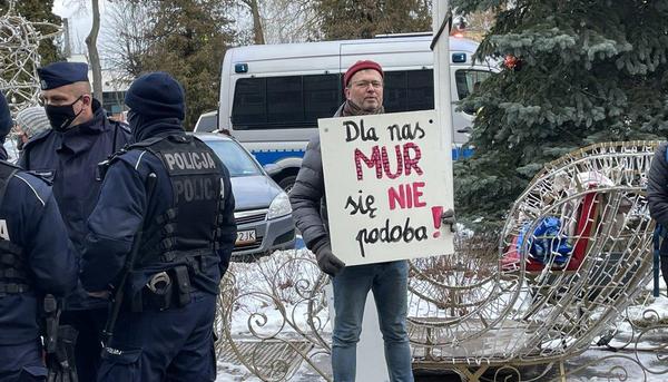Protestas muro Polonia Bielorrusia 1
