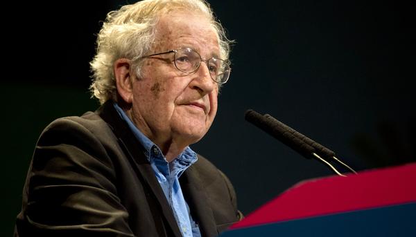 El pensador, escritor, lingüista y activista Noam Chomsky.