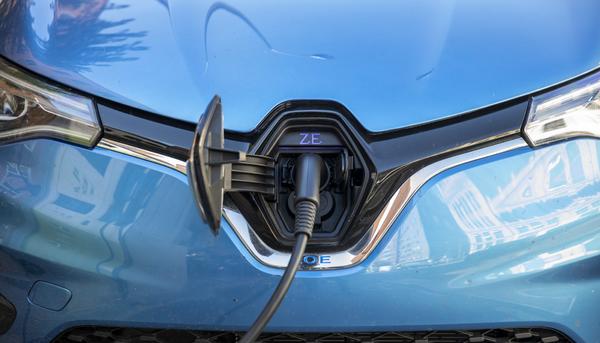 Coche eléctrico carga 1