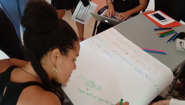 Los representantes de una trentena de redes internacionales durante el encuentro de julio preparatorio del FSMET 2020