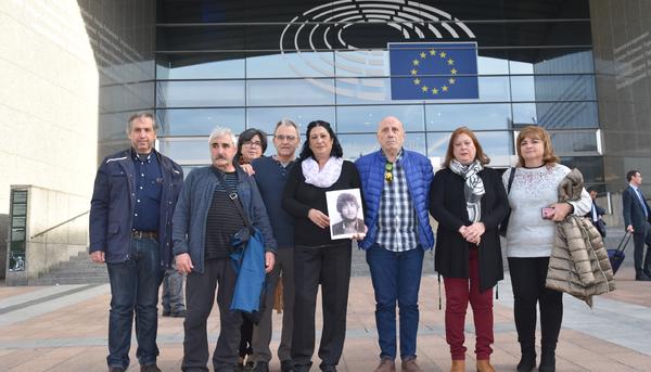 Familiares y víctimas de sucesos ocurridos durante la Transición en el Parlamento Europeo