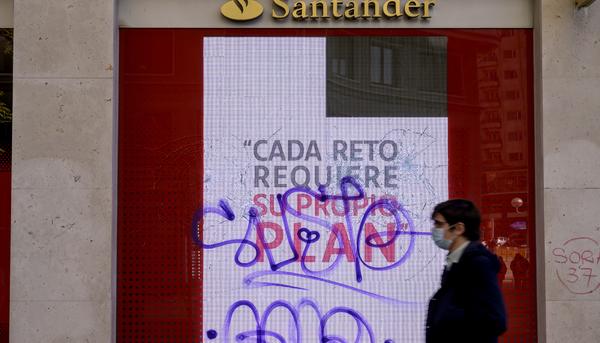 Banco Santander apedreado