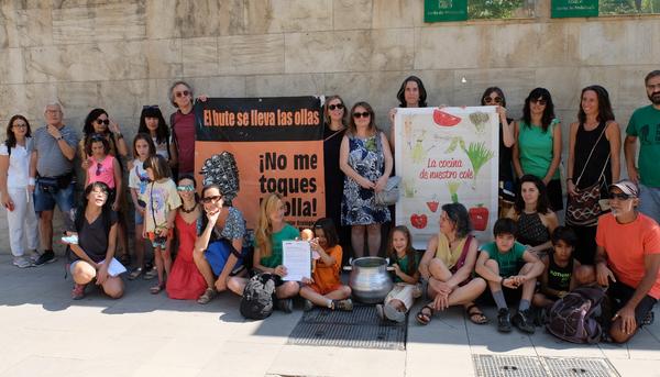 FAMPA Alhambra y AMPA Gómez Moreno en la delegación de Educación de la Junta de Andalucía, Granada. 