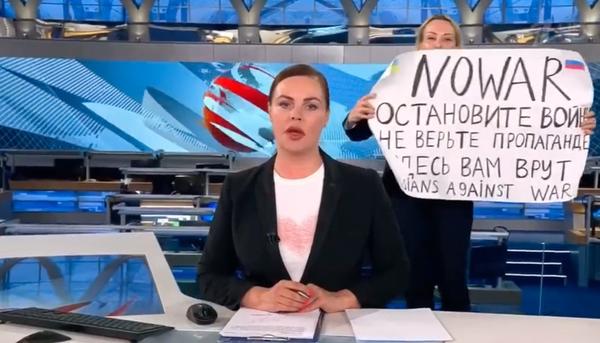 Protesta no a la guerra Ucrania televisión Marina Ovsyannikova