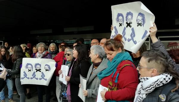 Activistas contra multas 8 m Valencia