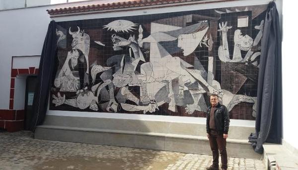 El Guernica de Anxo Pires, en Puebla de Alcocer