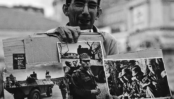 Manifestante 25 abril