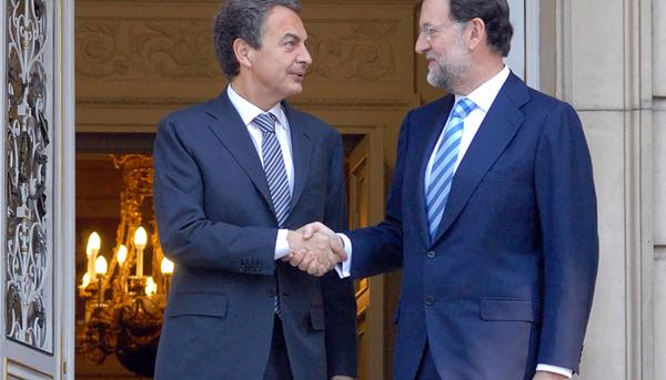 Zapatero y Rajoy en La Mocloa en 2010