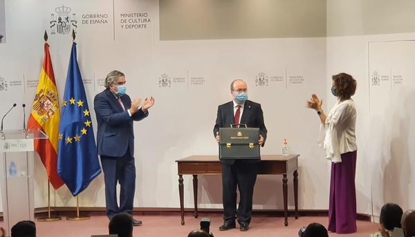 El ministro de Cultura, Miquel Iceta, en el acto de entrega de la cartera de manos de su predecesor, José Manuel Rodríguez Uribes