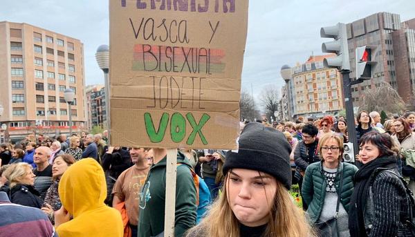 “Feminista, vasca y bisexual: jódete Vox”
