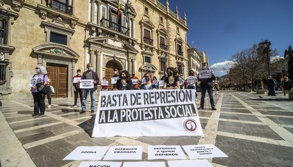 Presentación de la Plataforma Antirrepresiva y por la Libertad de expresión de Granada en Plaza Nueva, Granada