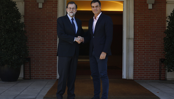 Mariano Rajoy y Pedro Sánchez, en Moncloa
