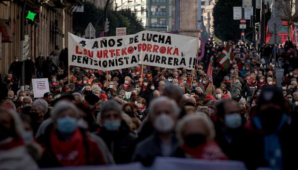 Manifestación cuarto aniversario Movimiento Pensionistas en Bilbao - 10