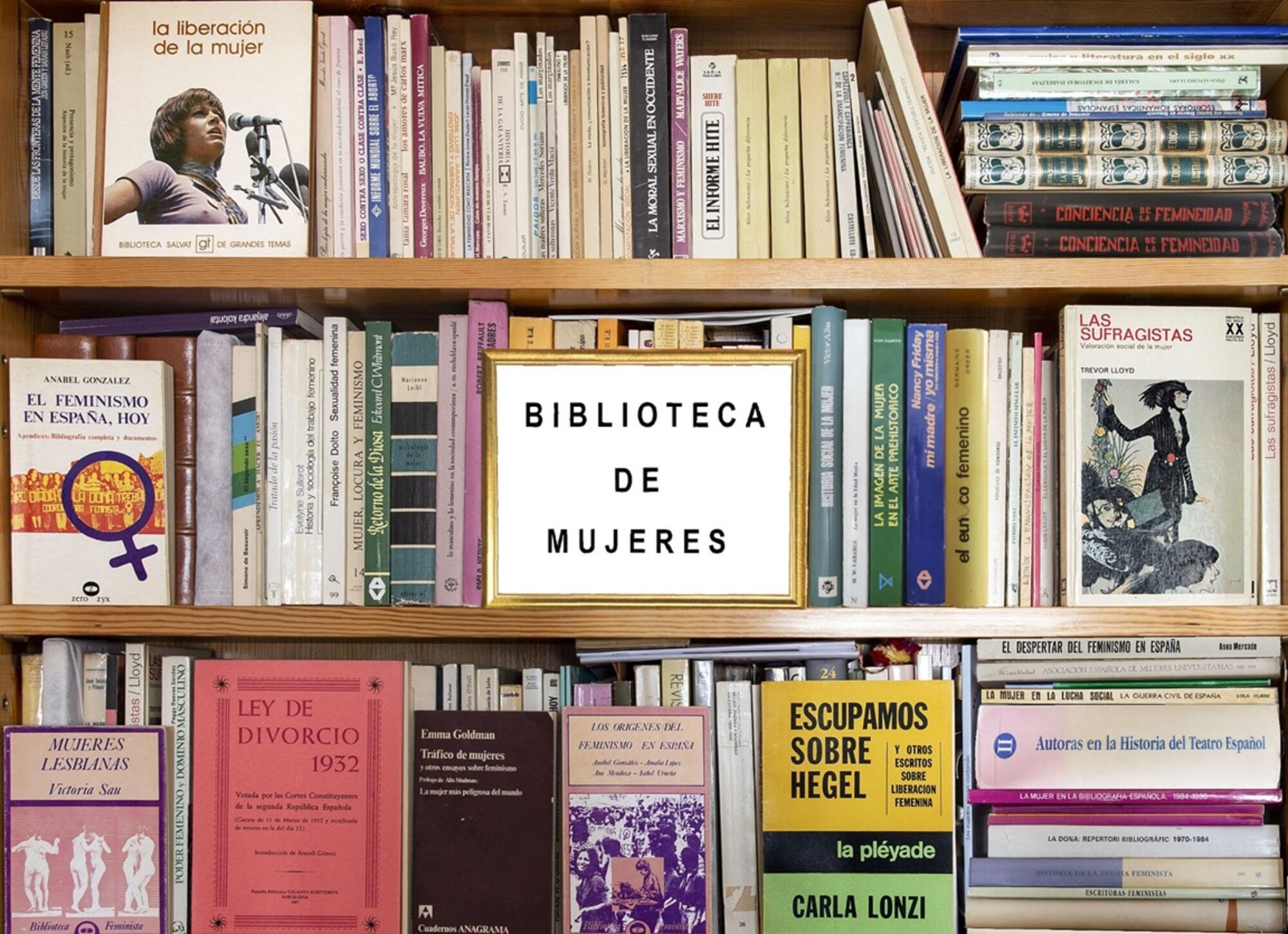 Estantería de la Biblioteca de Mujeres