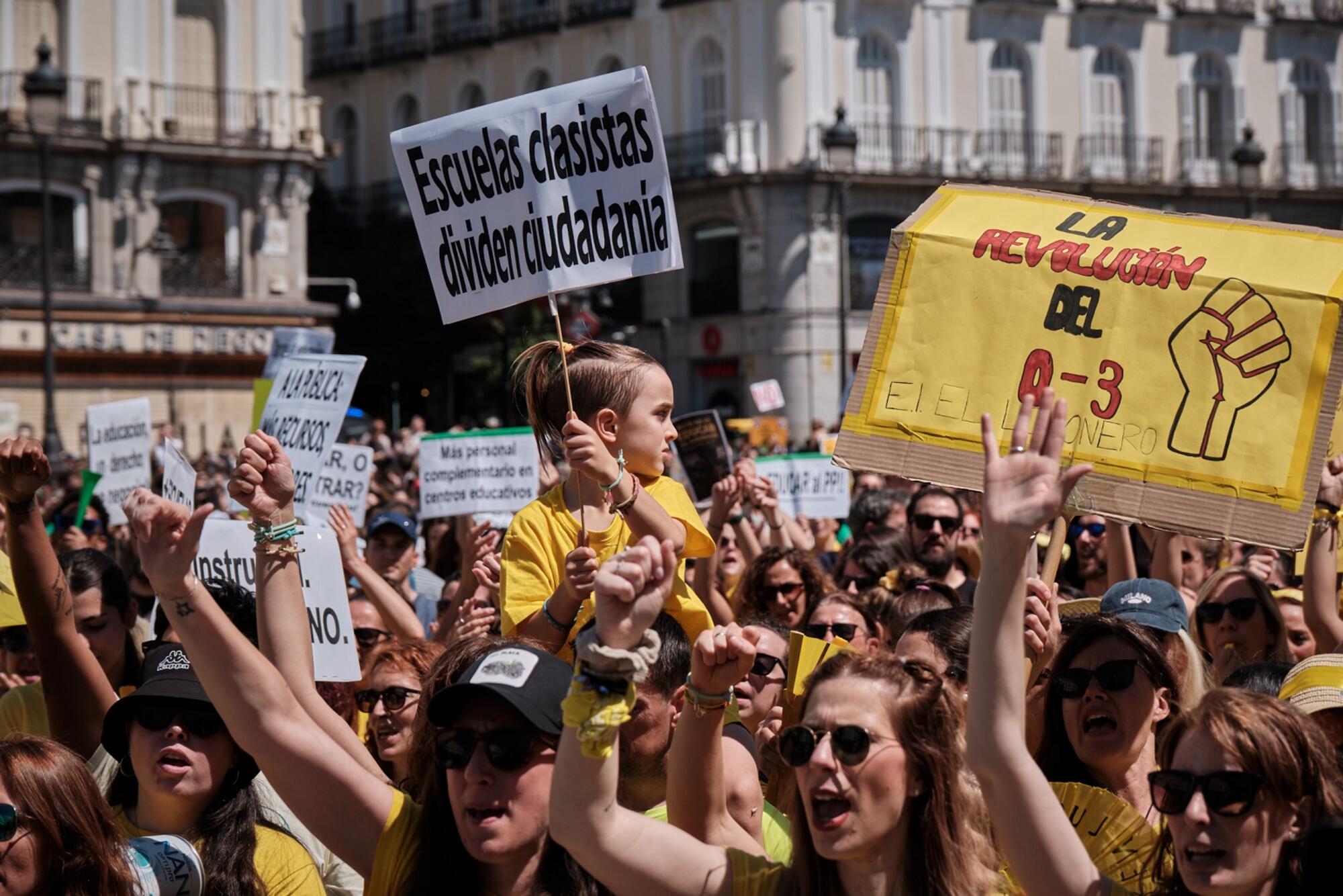 Manifestación Educación Pública 19 abril 26 - 14