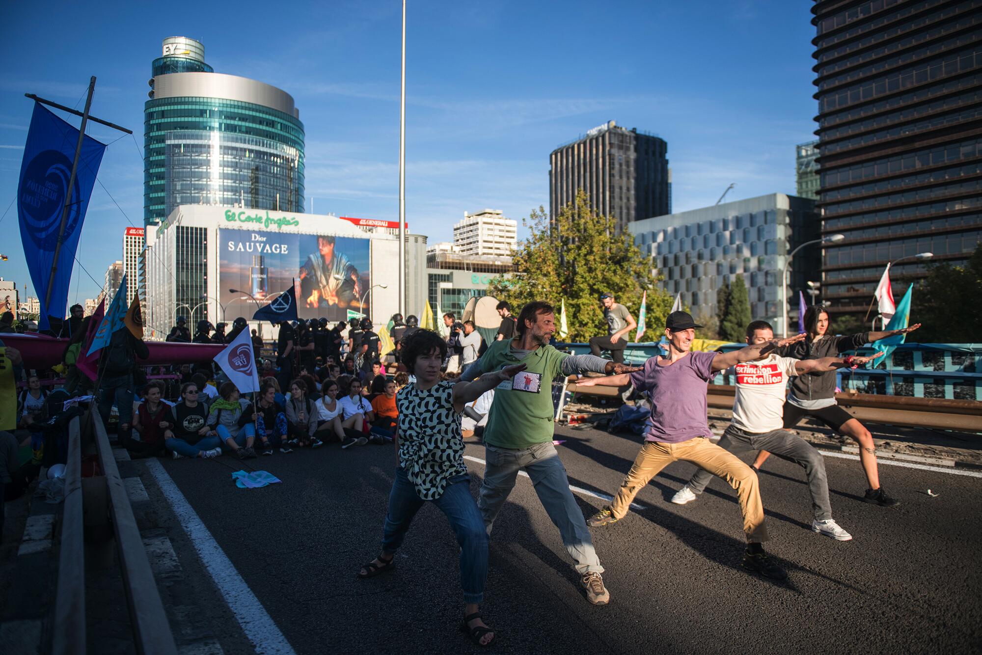 Accion climatica en el puente del Paseo de la Castellana - 3