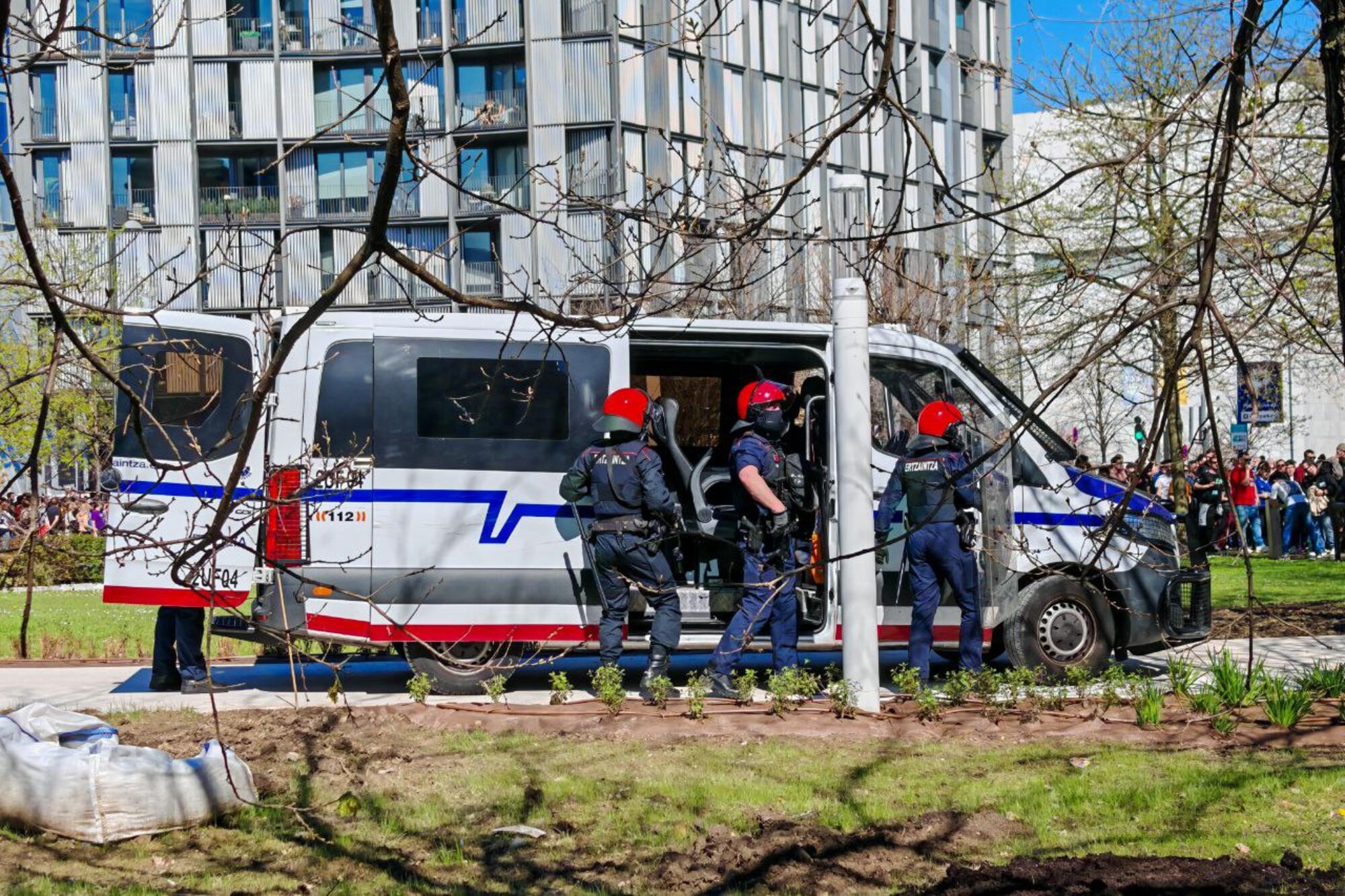 ertzaintza-agresion-huelga-general