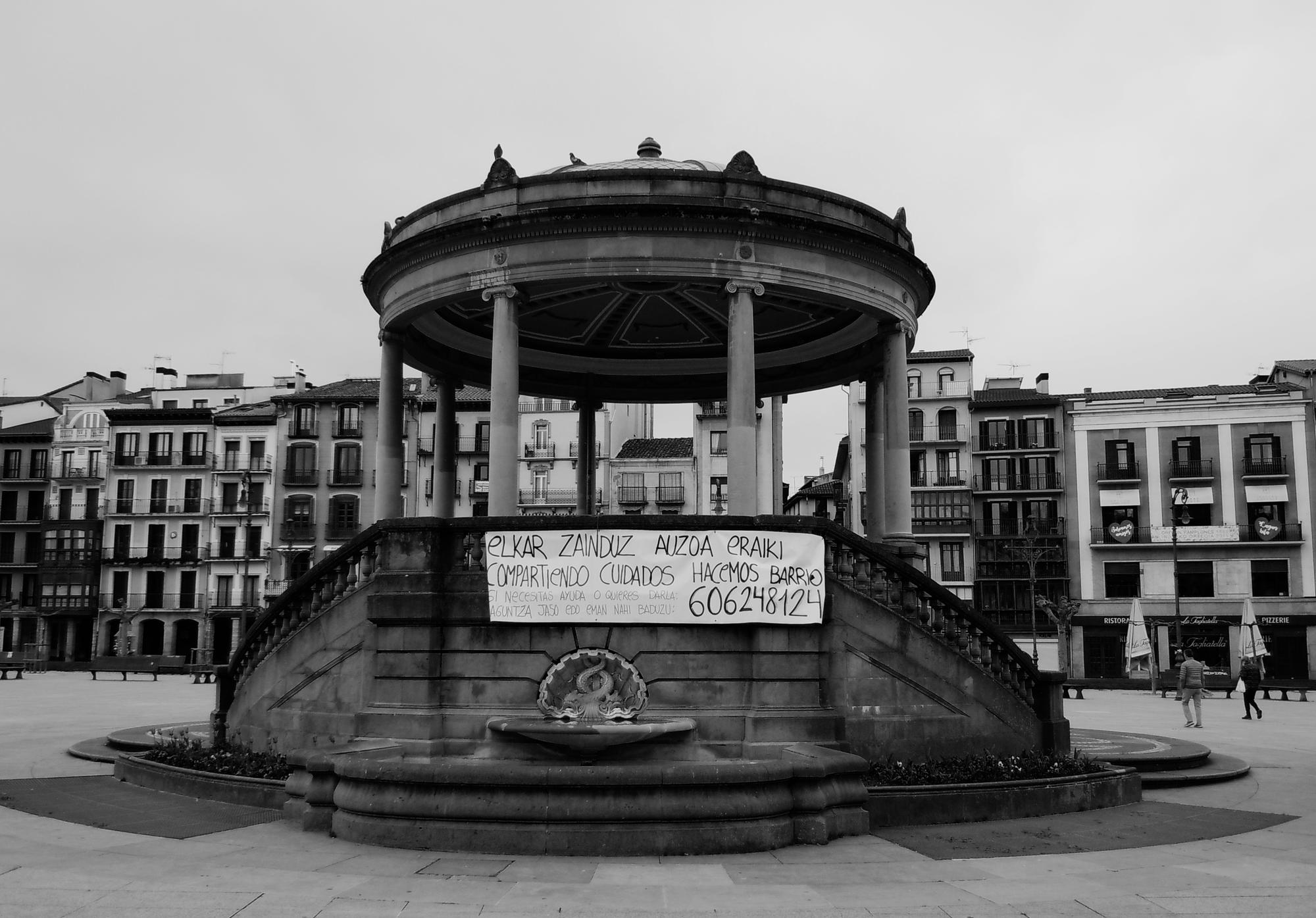 La comuna revolucionaria empieza en la plaza