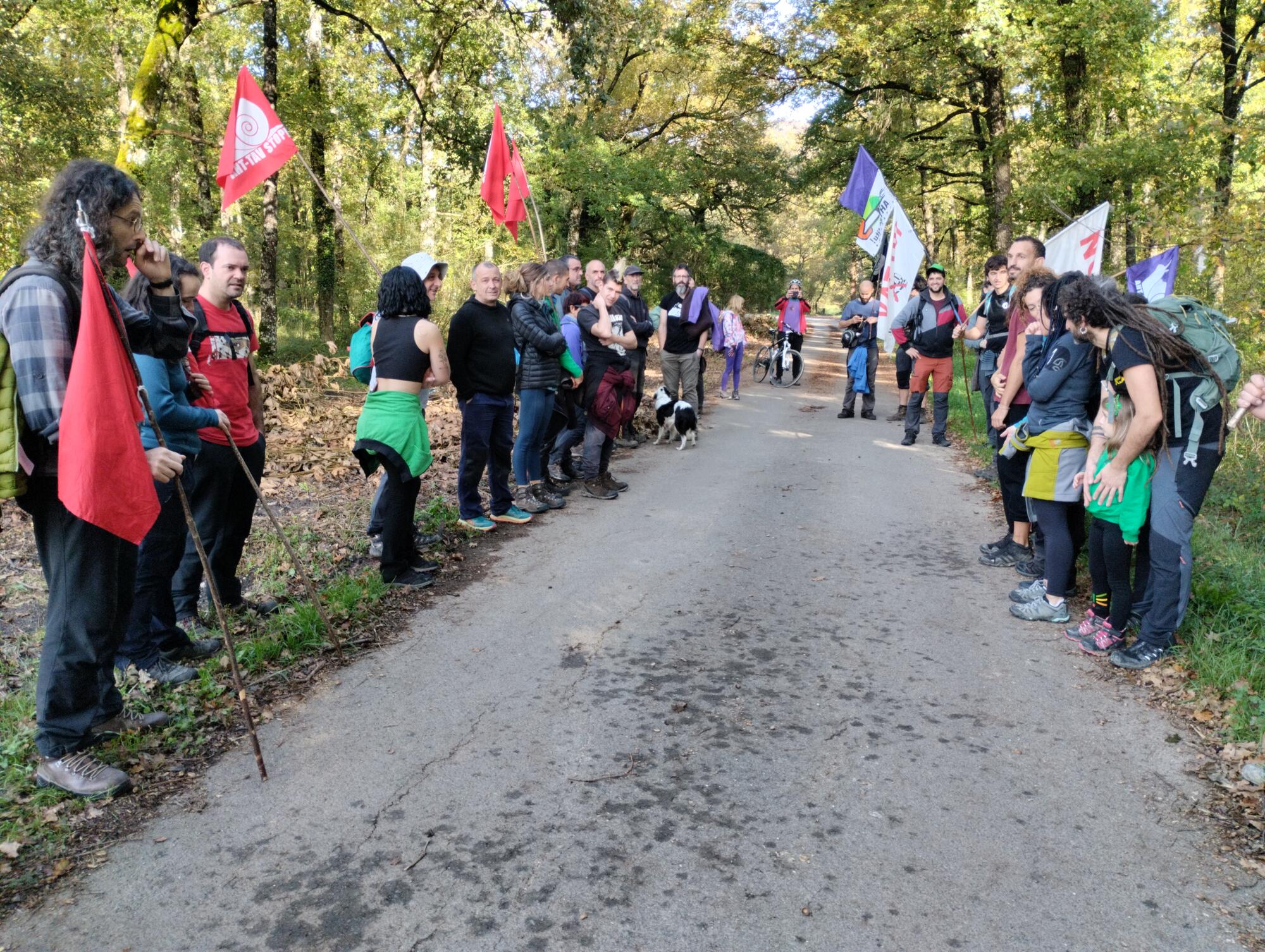 Parada en la mendi martxa contra el TAV entre Iturmendi y Bakaiku