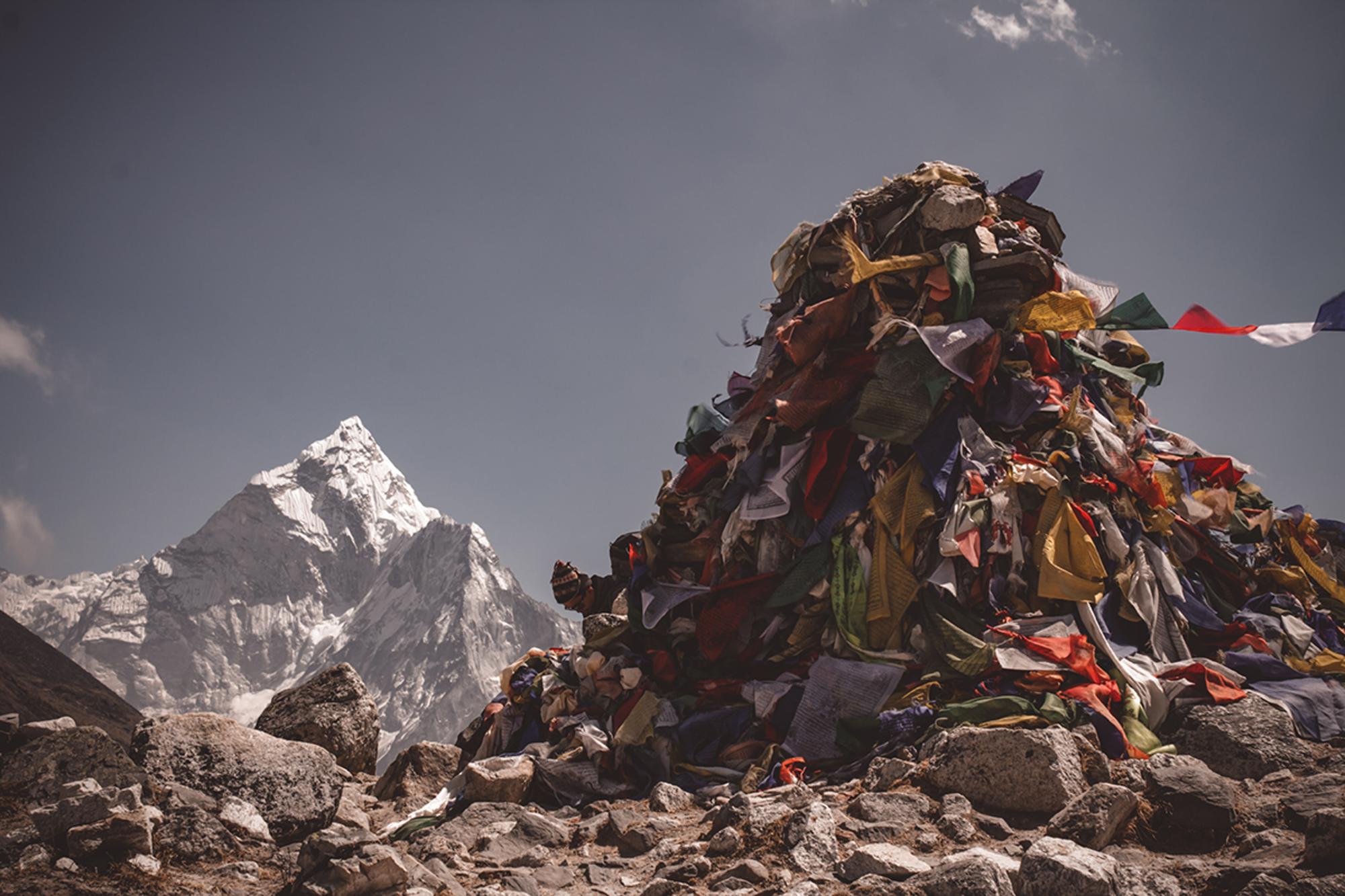 Montaña y basura