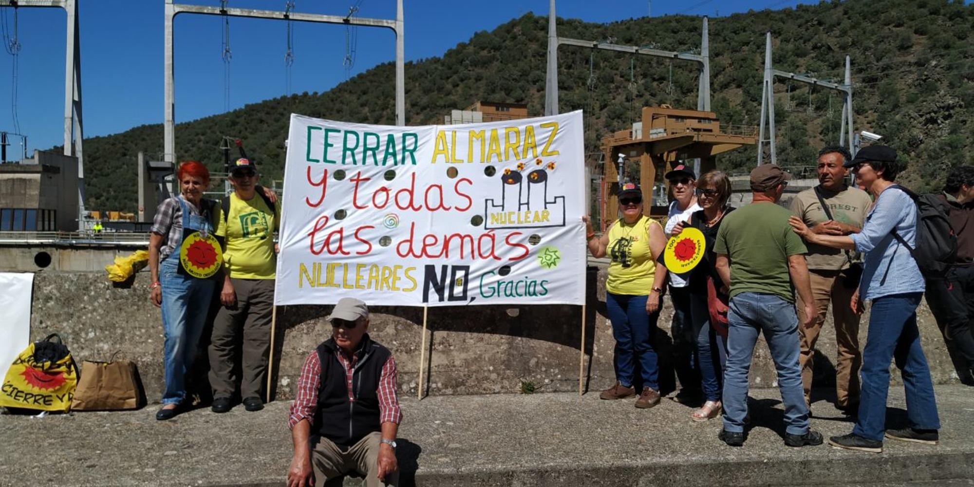 Activistas de Portugal y España se manifiestan en la frontera contra Almaraz el 11 de mayo de 2019 III