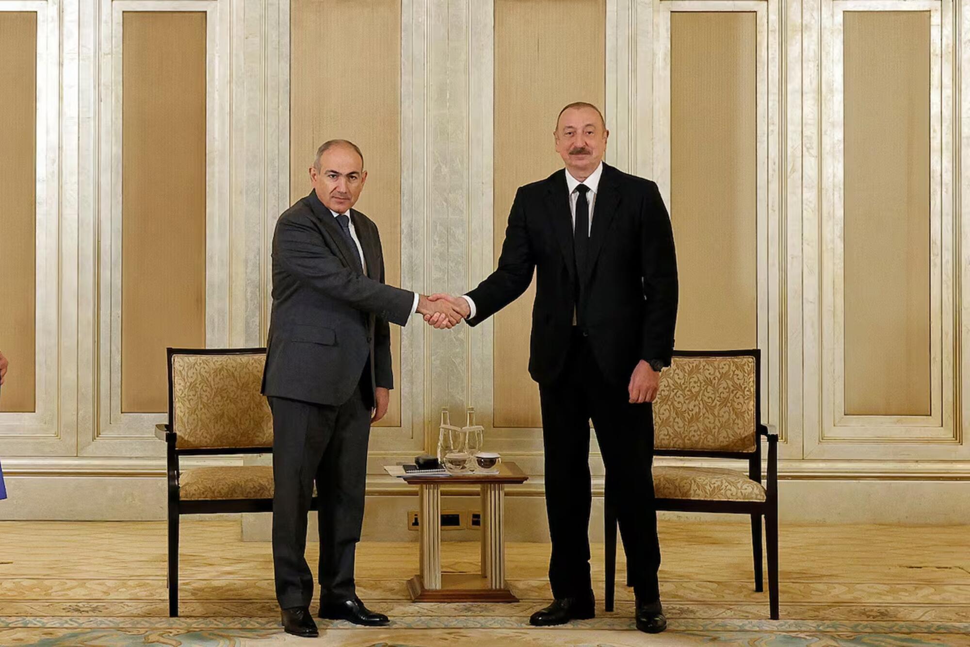  Nikoil Pashinián y Ilham Alíyev