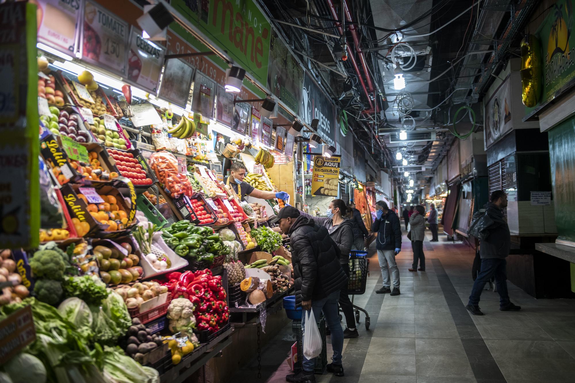 Mercado Maravillas, la cercanía del comercio tradicional no para durante el estado de alarma - 3