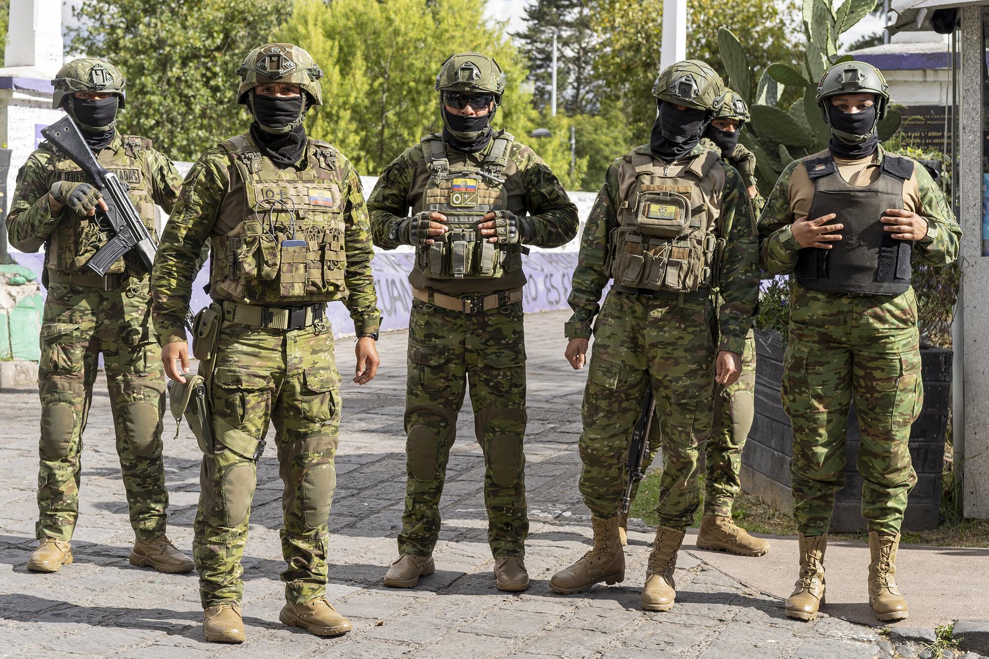 Militares desplegados en cuestiones de seguridad en Cuenca (Ecuador).