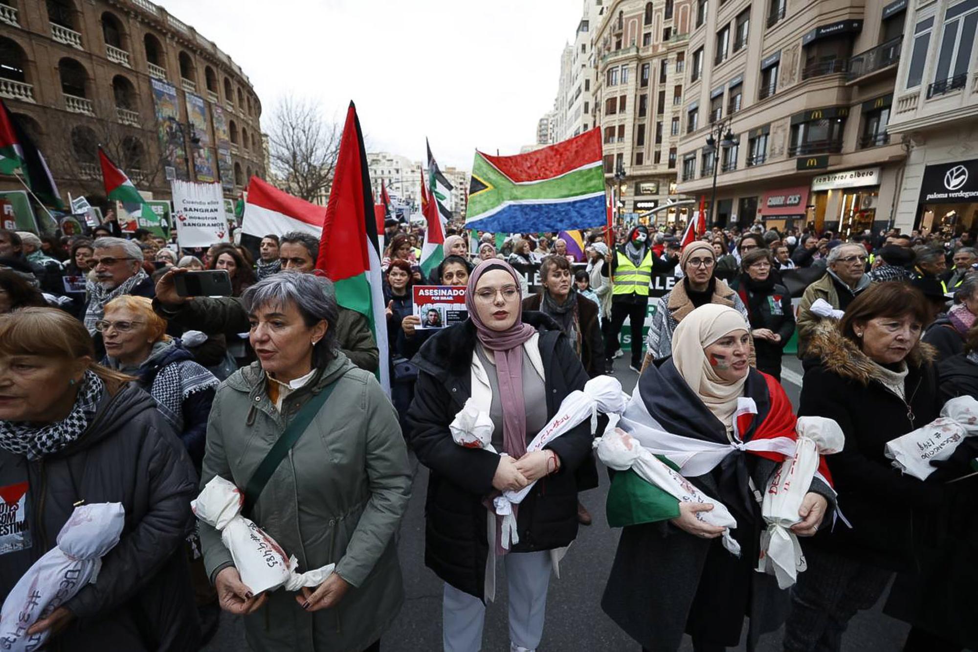 Manifestación en Valencia contra el genocidio en Gaza y en apoyo al pueblo palestino  - 2