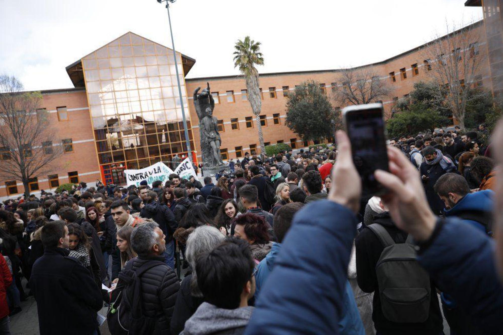 Movilización de estudiantes en la Universidad Rey Juan Carlos en protesta por el Caso Cifuentes. Foto: FdE