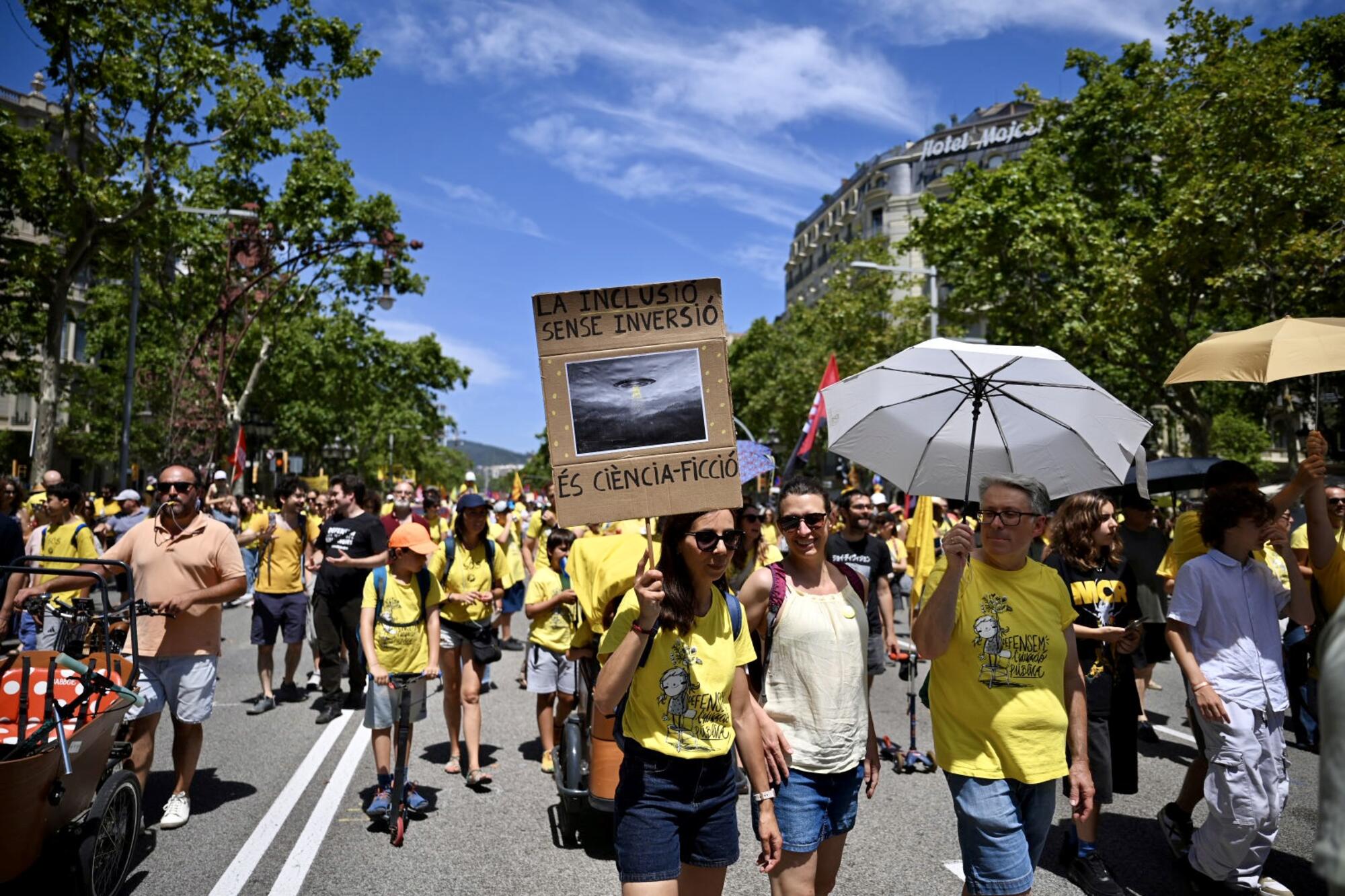 Manifestación comunidad educativa en Barcelon del 14 de junio 2026 - 14