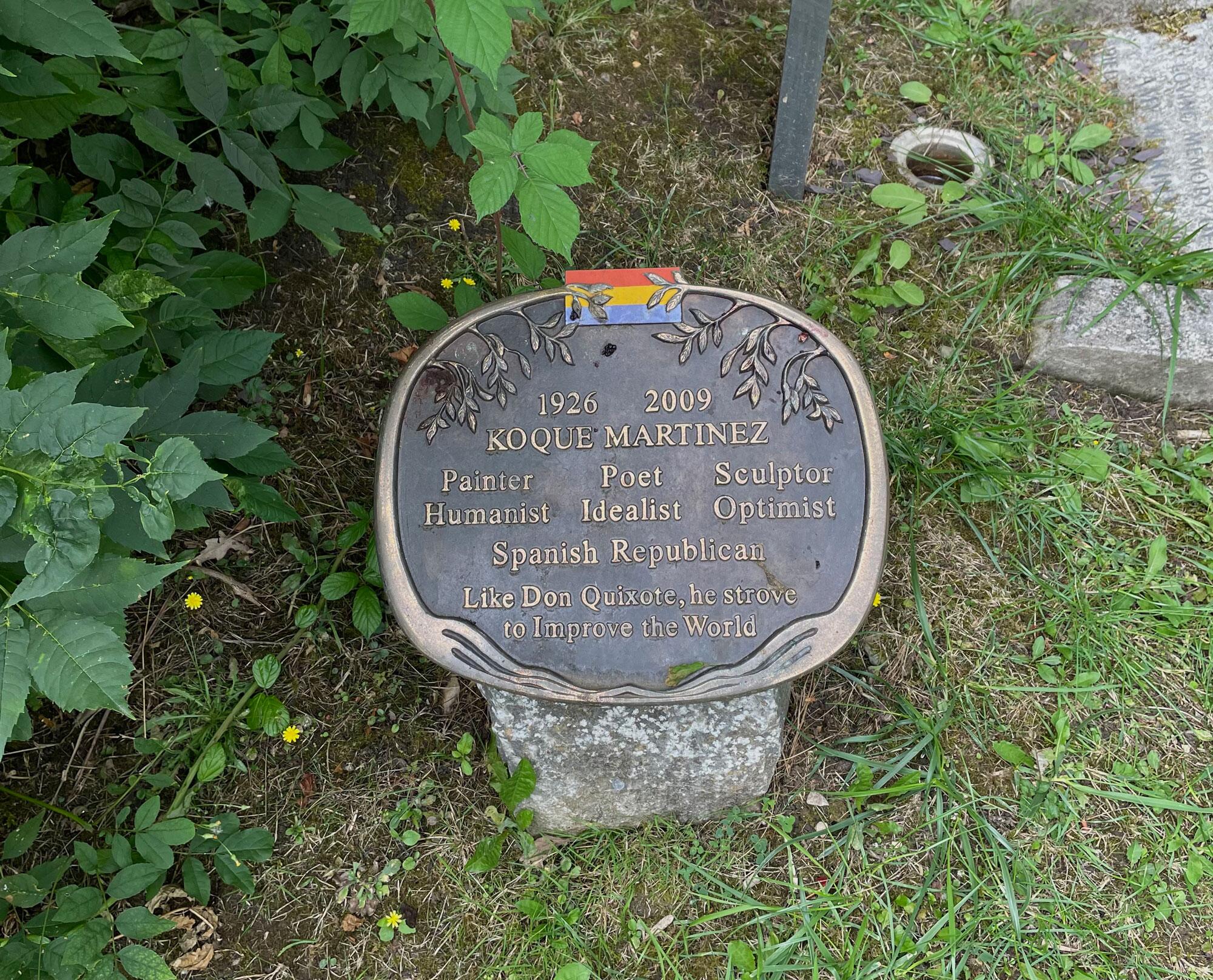 Lápida de la tumba de Koque Martínez en el cementerio londinense de Highgate