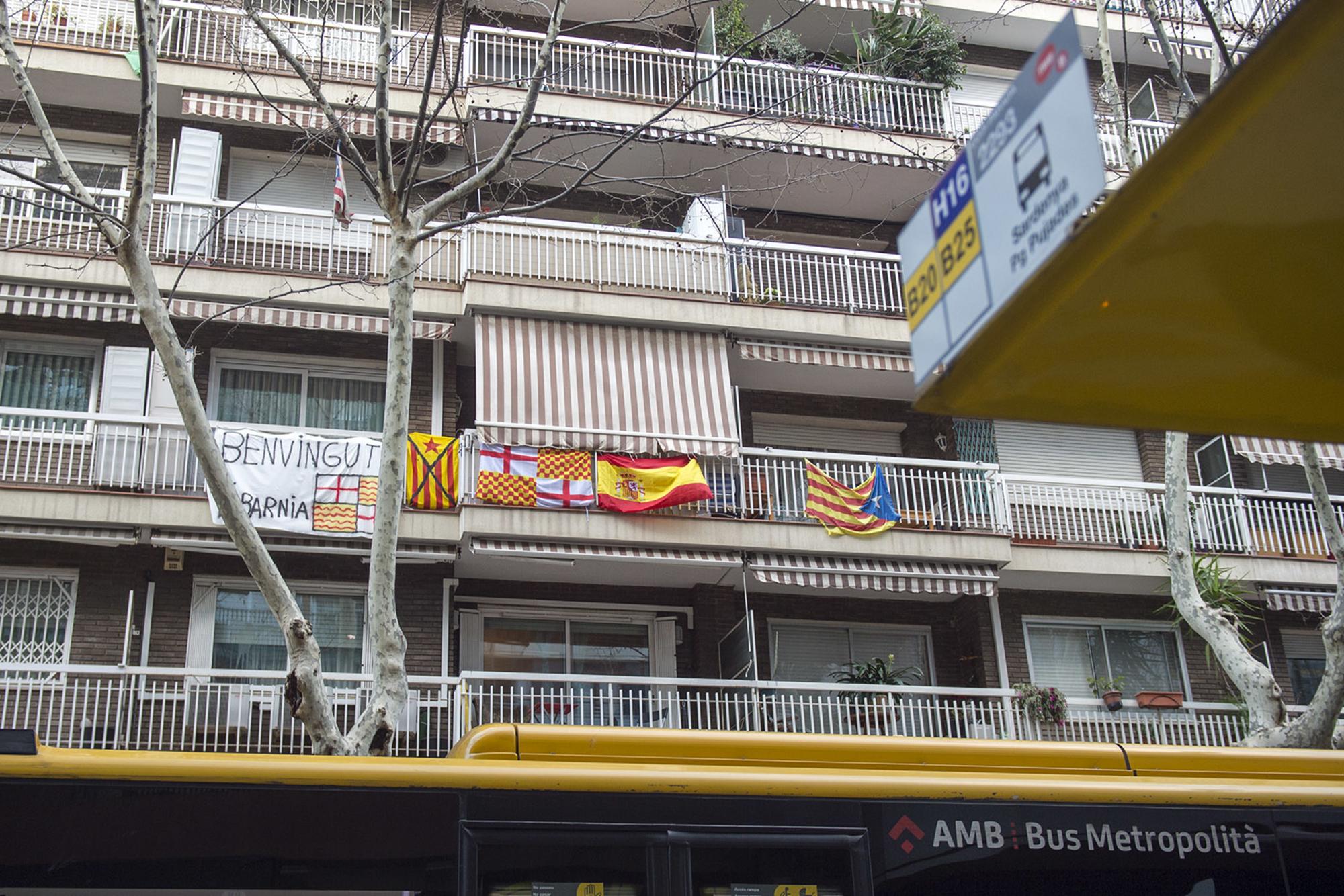 Balcones Tabarnia Barcelona Banderas