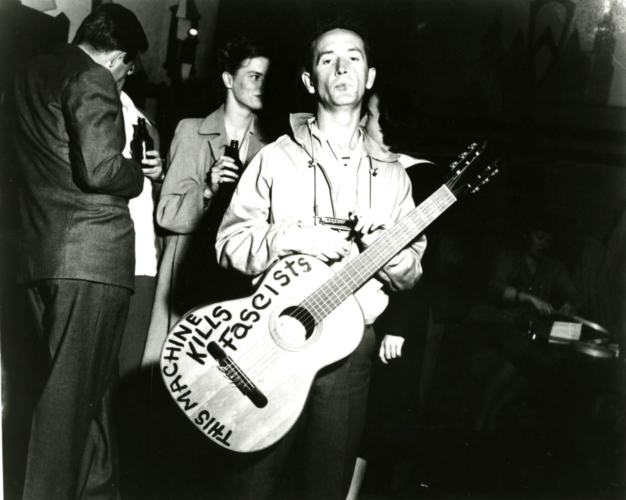 This Machine Kills Fascists, por Al Aumuller