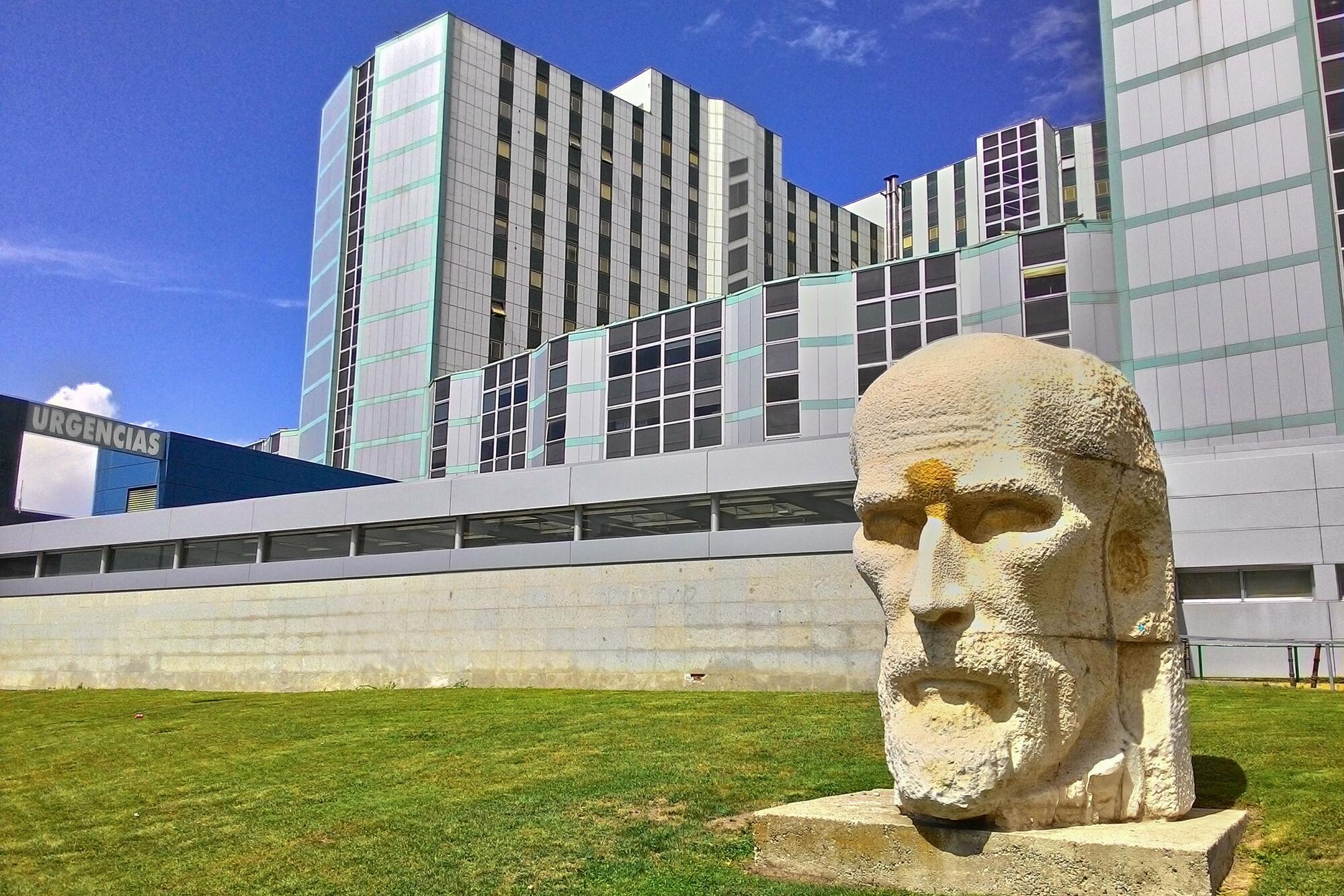 Hospital Ramón y Cajal escultura