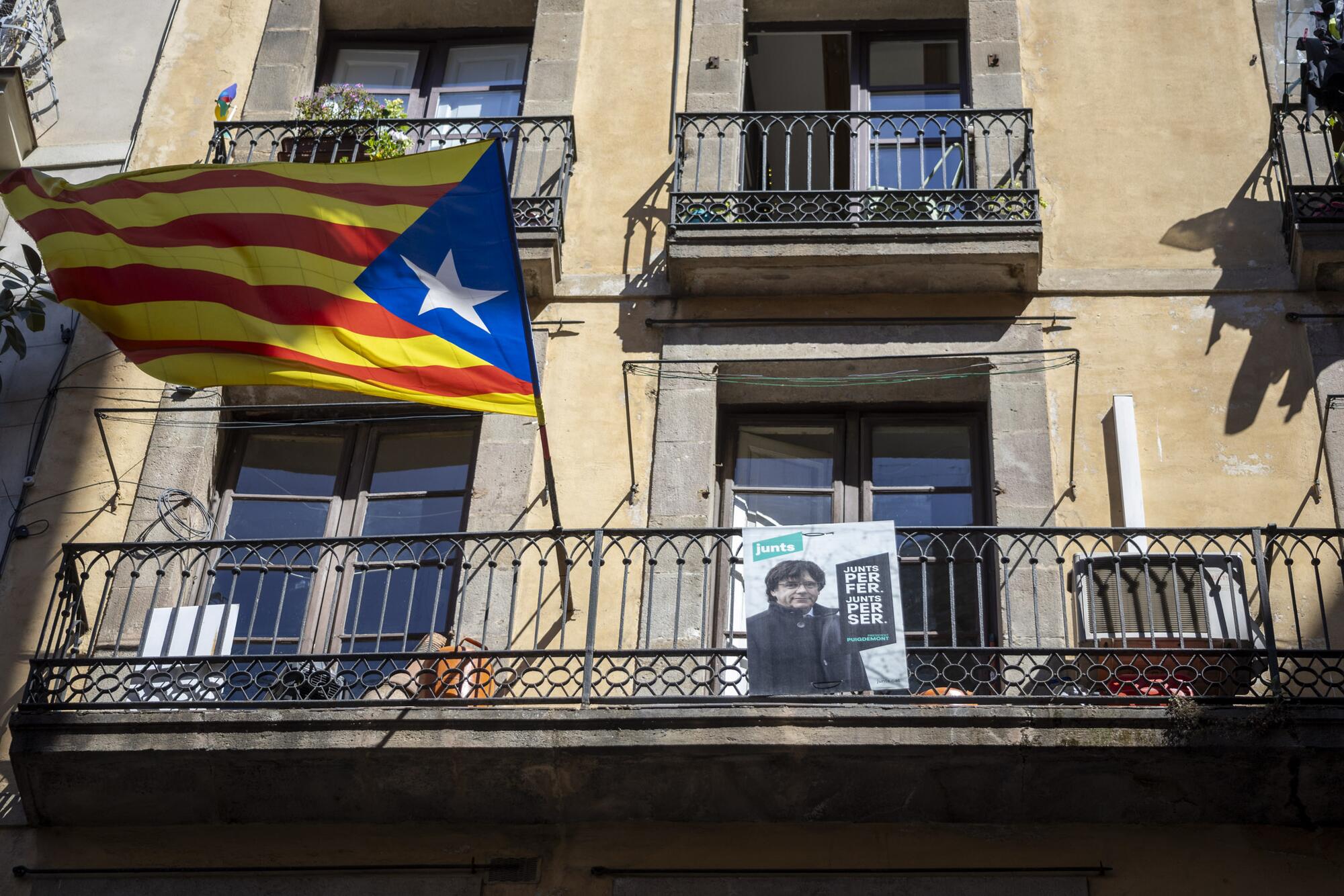 Barcelona  balcón Junts Puigdemont