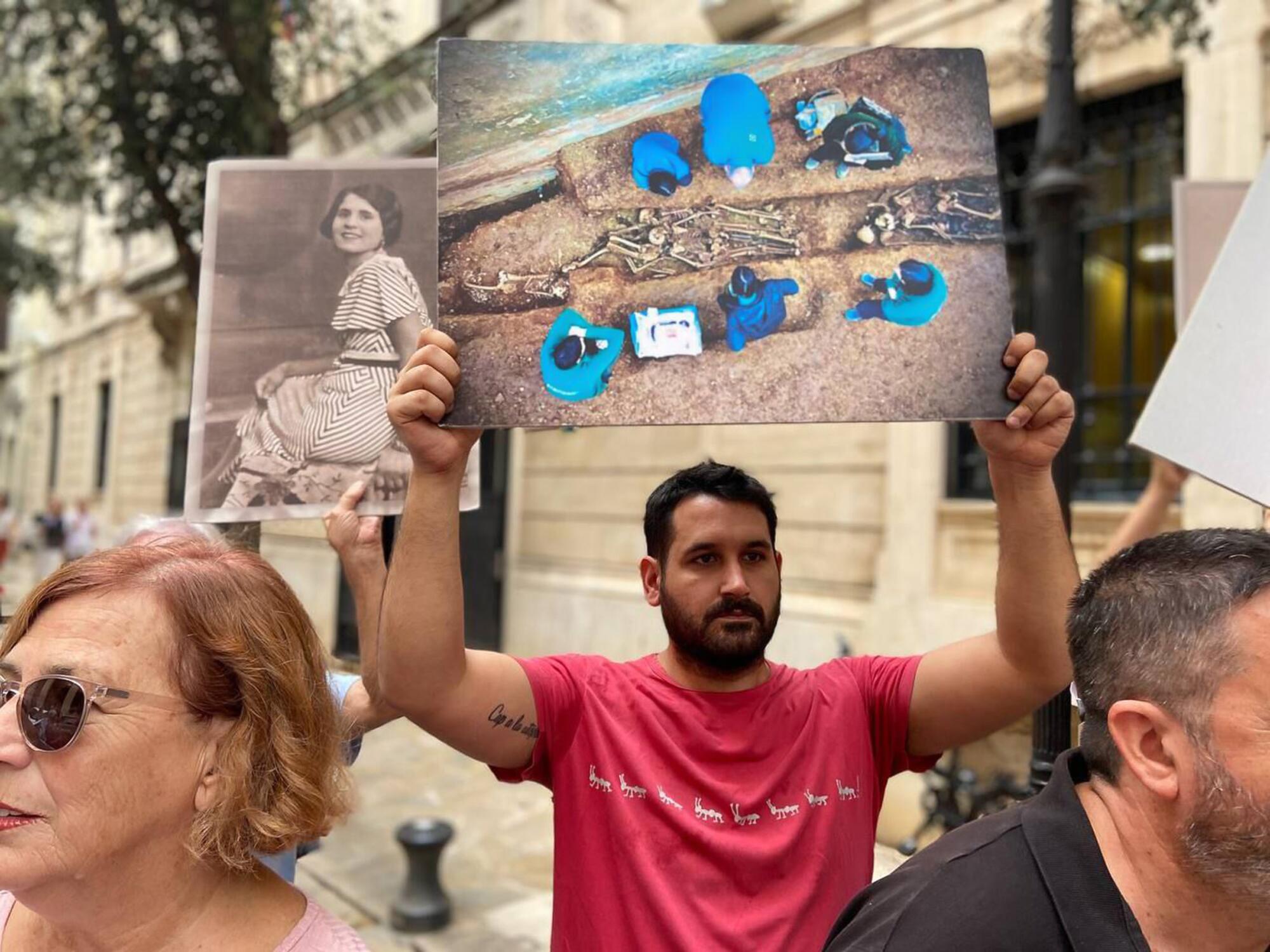 Concentración frente al Parlament Balear por la nueva ley de concordia