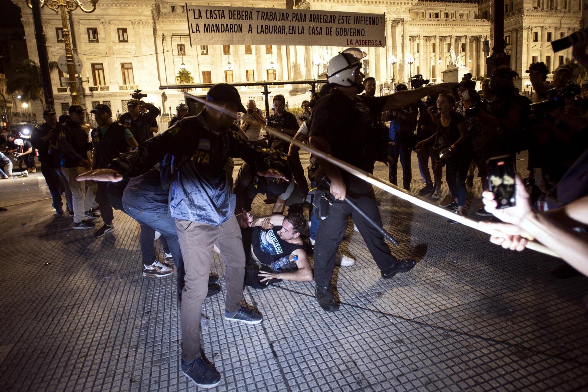 Protesta contra la ley Ómnibus de Javier Miley en Argentina en febrero de 2024 - 6