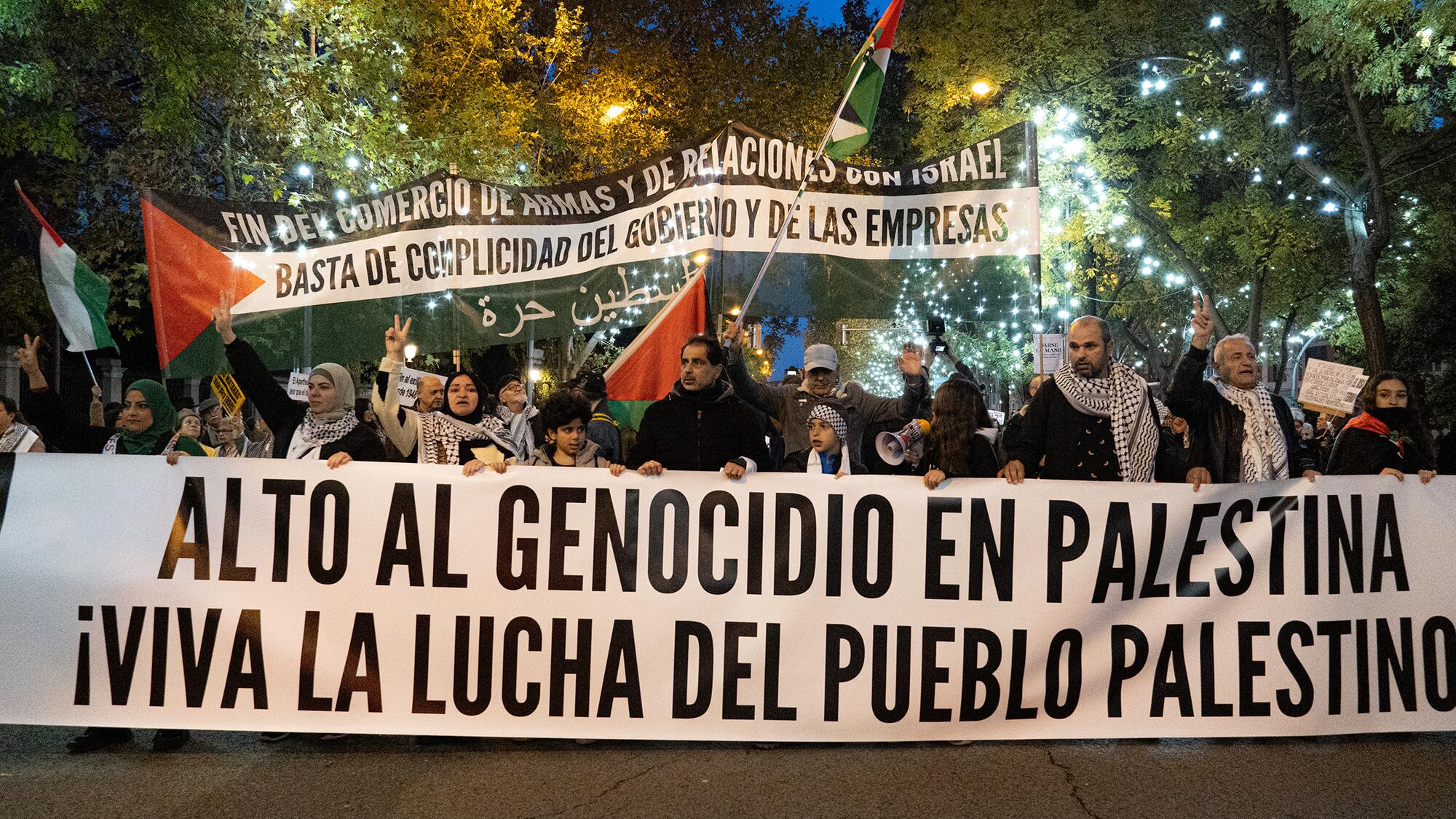 La manifestación convocada por la Red de Solidaridad contra la Ocupación de Palestina (Rescop) recorrió las calles del centro de Madrid.